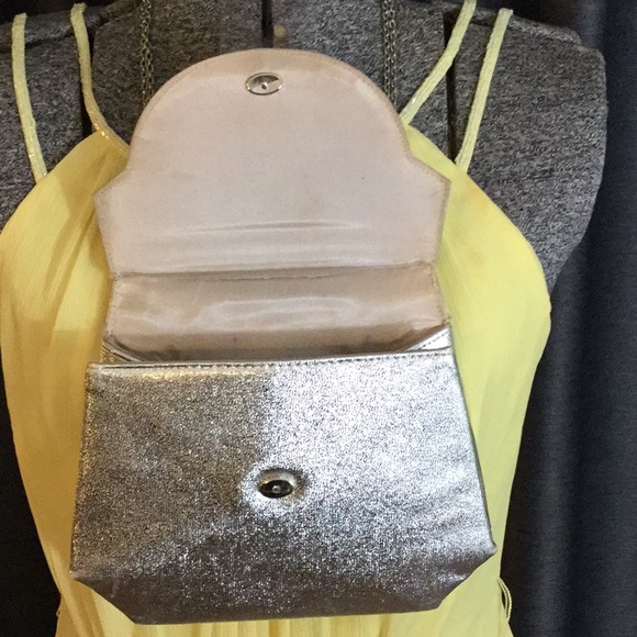 Beautiful, Versatile Silver Evening Bag - Picture 5 of 6